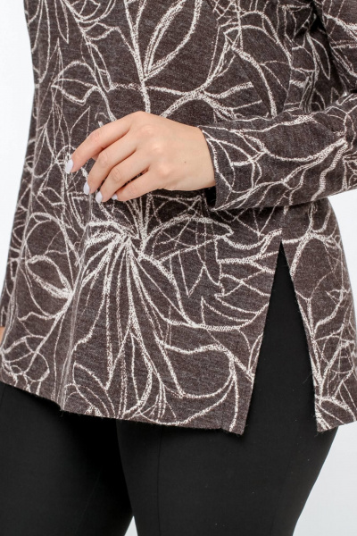 Джемпер из трикотажа с воротом-хомутом и вытачками La rouge 3330 какао - фото 7