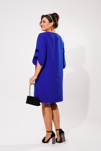 Платье трапеция с фигурным рукавом и яркой палитрой Anelli 1447 василек - фото 4