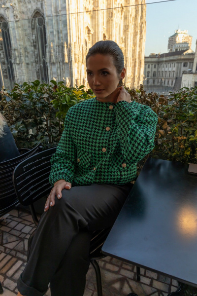 Бомбер из фактурной ткани с узором гусиной лапки EZER 1004 черно-зеленый - фото 14