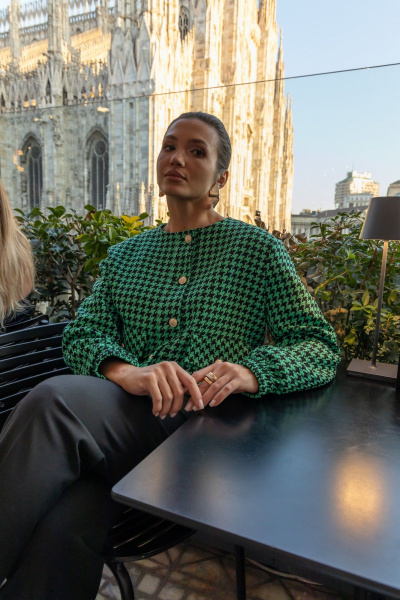 Бомбер из фактурной ткани с узором гусиной лапки EZER 1004 черно-зеленый - фото 13