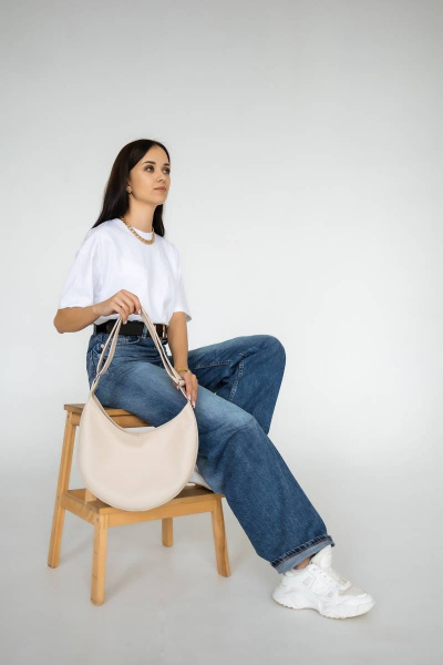 Бежевая экокожаная сумка-месяц с важными карманами и регулировкой шлейки MT.Style LUNA2 bez - фото 2