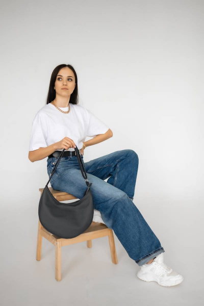 Серая кожзам сумка-месяц с вместительным отделом и регулировкой ручки MT.Style LUNA2 grafit - фото 4