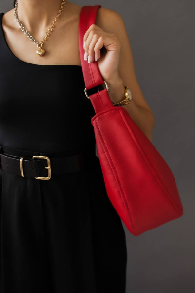 Красная кожзам сумка-месяц с регулировкой шлейки и вместительным отделом MT.Style LUNA2 red - фото 4