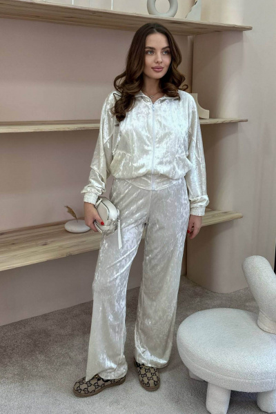 Белый спортивный костюм из бархата с разрезами на брюках LindaLux 3-022 молочный - фото 1