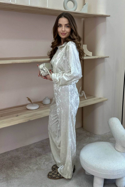 Белый спортивный костюм из бархата с разрезами на брюках LindaLux 3-022 молочный - фото 4