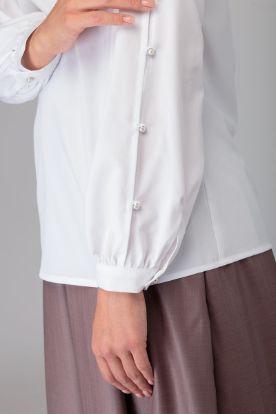 Нежная блуза из хлопка с разрезами и пуговицами Anelli 826 белый - фото 8