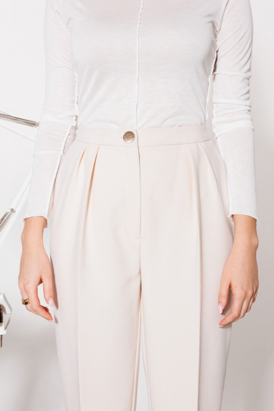 Зауженные брюки со стрелками из костюмной вискозы KOKOdea 214260.2_бежевый - фото 3