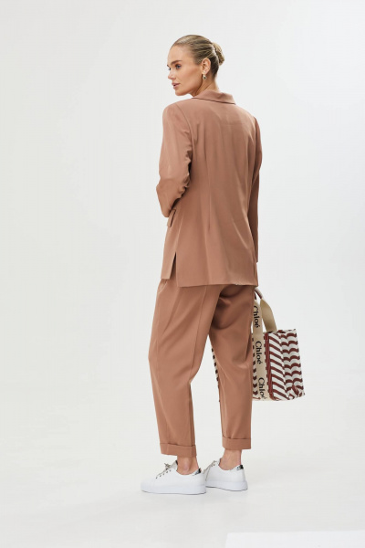 Костюм брючный 2-ка из текстиля с прямыми брюками и жакетом Твой имидж 1606 карамель - фото 6