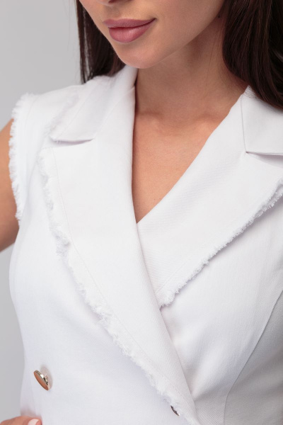 Джинсовое платье-жилет с бахромой и пуговицами для лета Anelli 841 белый - фото 6