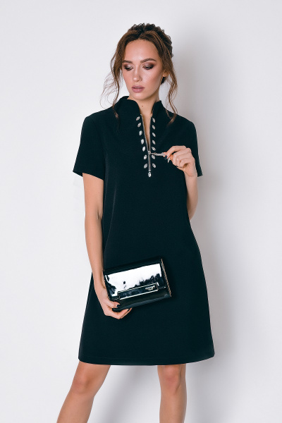 Грациозное платье с стразами и воротником-стойкой S. Veles 3-115Ж1 - фото 1