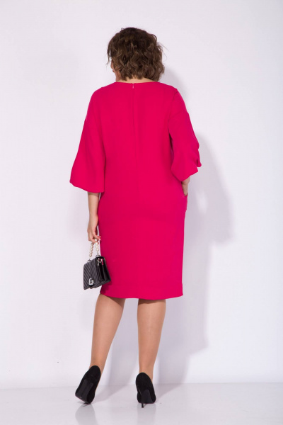 Элегантное платье из струящейся ткани с рукавом-буфом и рельефами Liliana 1286 фуксия - фото 4