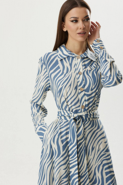 Нарядное платье из текстиля с расширенной юбкой и карманами LadisLine 1270 зебра/синий - фото 4