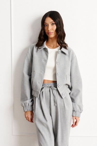 Демисезонный укороченный жакет из костюмной ткани со прорезными карманами ANNETE A5279 - фото 1