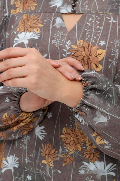 Блуза с кокеткой и разрезами, демисезон La rouge 6281 кофейный-(цветы) - фото 6