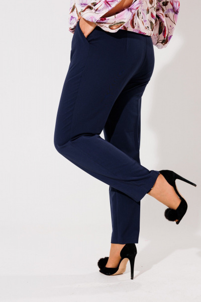 Деловые зауженные сине-черные брюки из вискозы Anelli 1413 синий(дипломат) - фото 2