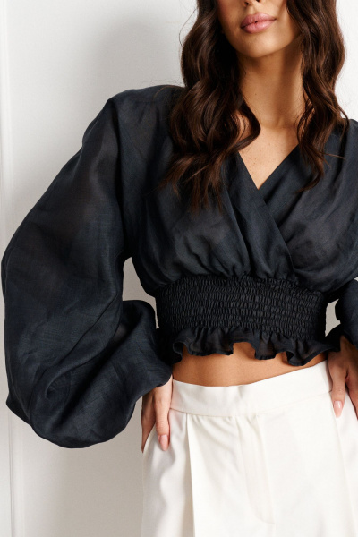 Рубашка черного цвета с рукавами-воланами на запа́х ANNETE A820 - фото 4