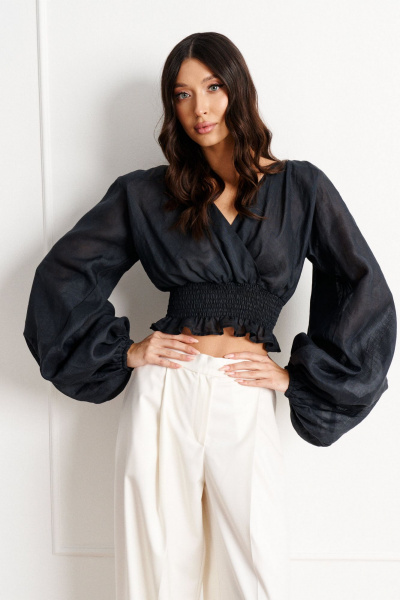 Рубашка черного цвета с рукавами-воланами на запа́х ANNETE A820 - фото 1