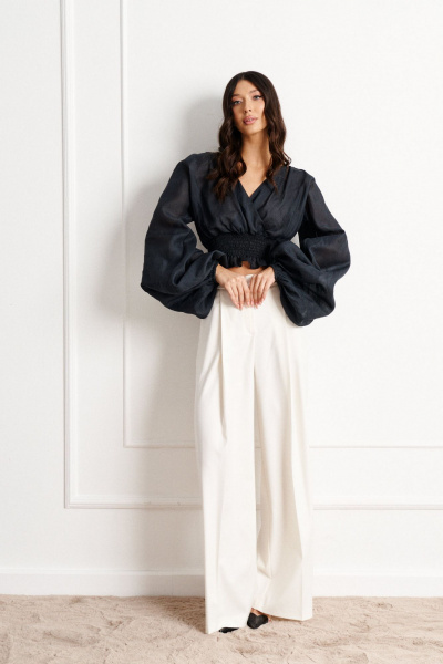 Рубашка черного цвета с рукавами-воланами на запа́х ANNETE A820 - фото 3