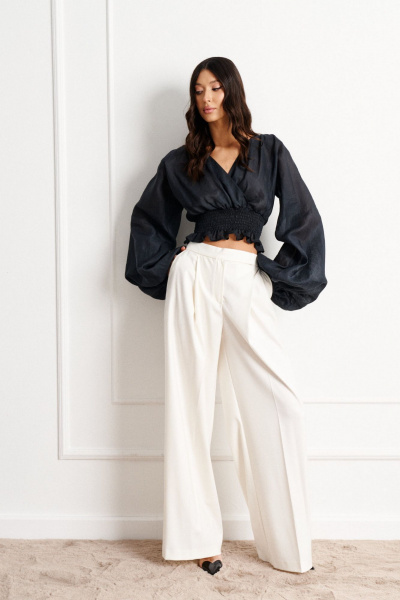 Рубашка черного цвета с рукавами-воланами на запа́х ANNETE A820 - фото 2