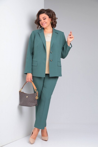 Деловой костюм из текстиля с жакетом и брюками без рукавов Vilena 917 полынь - фото 8