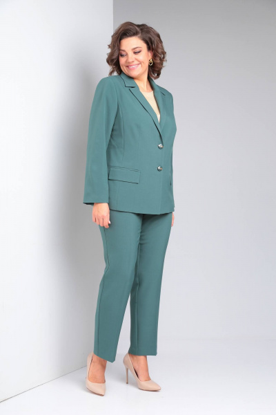 Деловой костюм из текстиля с жакетом и брюками без рукавов Vilena 917 полынь - фото 4
