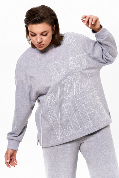 Объемный джемпер из футера с вышивкой и зауженные брюки KaVaRi 8019.1 серый - фото 10