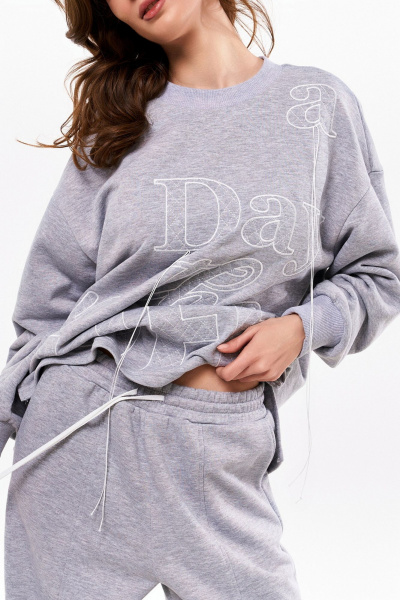 Объемный джемпер из футера с вышивкой и зауженные брюки KaVaRi 8019.1 серый - фото 8