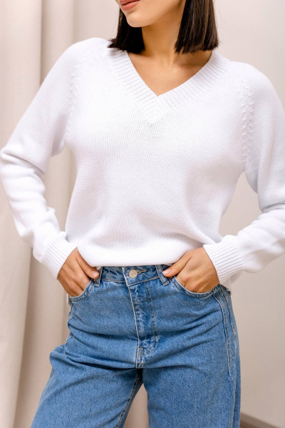 Белый вязаный джемпер с V-образным вырезом и длинным рукавом Romgil РВ0016-ХЛ2 белый - фото 3