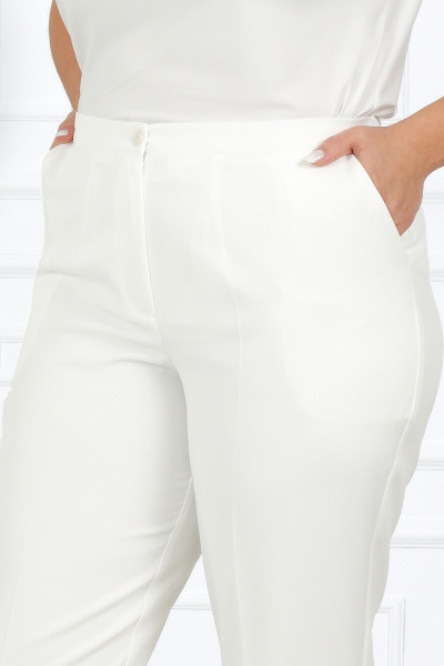 Вечерний брючный костюм из гипюра и сатина с поясом Ninele 5989 молочный - фото 17