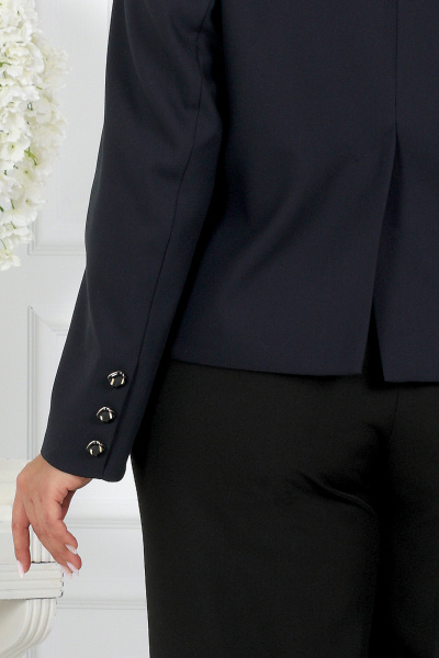 Укороченный синевый жакет из текстиля для повседневных образов Ninele 7442 синий - фото 4