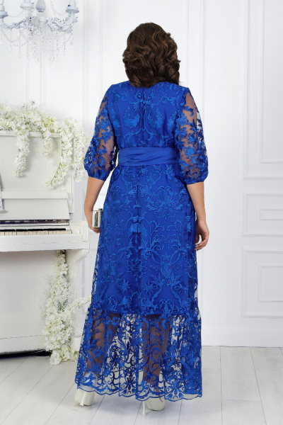 Вечернее кружевное платье макси с атласным поясом Ninele 7444 василек - фото 10