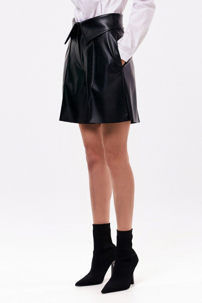 Демисезонные женские шорты из экокожи KaVaRi 3008 черный - фото 4