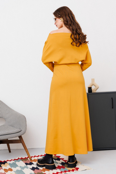 Платье летучая мышь из трикотажа с вырезом лодочка NikVa 445-1 горчица - фото 5