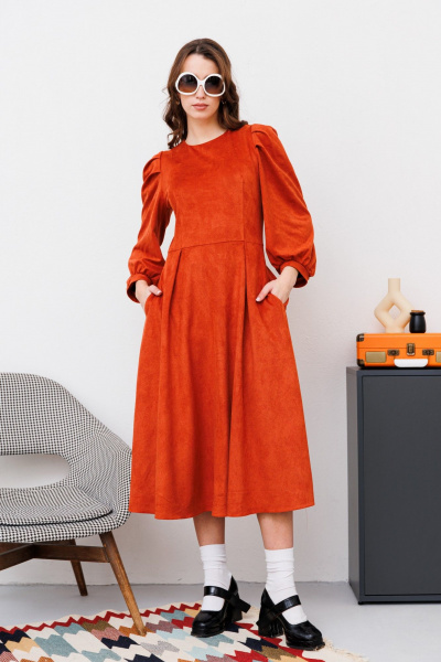 Миди платье из искусственной замши и трикотажа с вытачками NikVa 449-1 терракот - фото 8