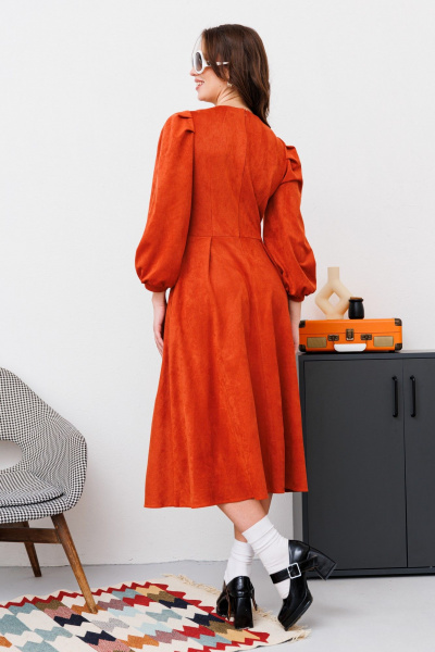 Миди платье из искусственной замши и трикотажа с вытачками NikVa 449-1 терракот - фото 7