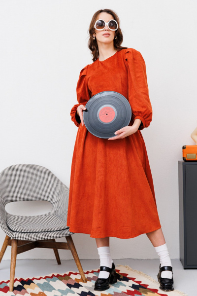 Миди платье из искусственной замши и трикотажа с вытачками NikVa 449-1 терракот - фото 3