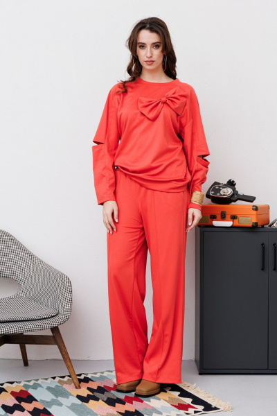 Свободный джемпер с фигурным бантом и комбинированным рукавом NikVa 459-1 коралл - фото 1