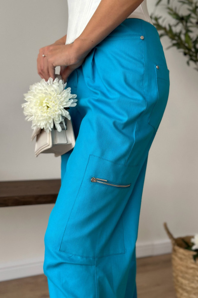 Брюки-карго расширенные книзу с карманами и шлевками Dilana VIP 1997 голубой - фото 9