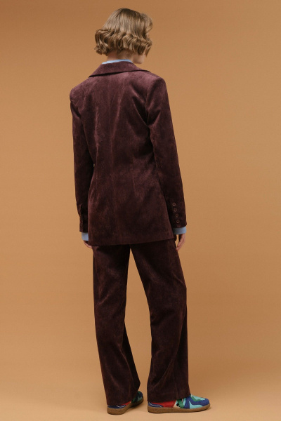 Классический жакет из вельвета с лацканами и застежкой на пуговицы JRSy 2412 коричнево-вишневый - фото 2