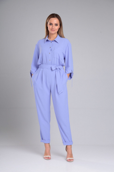 Демисезонный комбинезон из текстиля с мягкими складками и шлёвками Lady Line 565 голубой_лаванда - фото 4