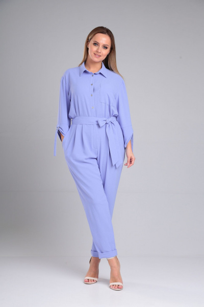 Демисезонный комбинезон из текстиля с мягкими складками и шлёвками Lady Line 565 голубой_лаванда - фото 2