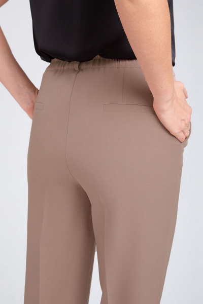 Деловой костюм брюки и жилет из костюмного полотна IVARI 20403/1 бежевый - фото 11