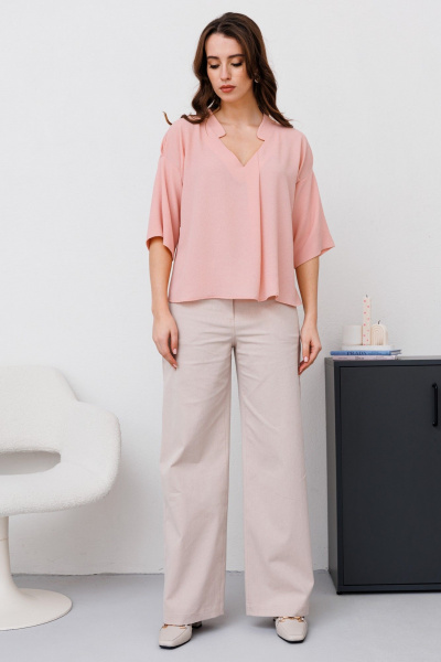 Элегантная текстильная блуза с рукавом 3/4 и складками NikVa 481-2 пудра - фото 2