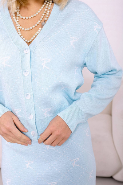 Жакет прямой с V-образной горловиной демисезонный Romgil РВ0018-ХЛ2 бледно-голубой, белый - фото 3