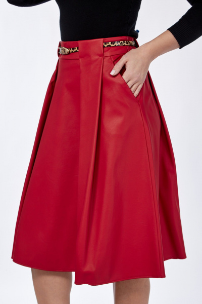 Юбка из эко-кожи со складками и карманами Klever 225 алый_матовый - фото 11