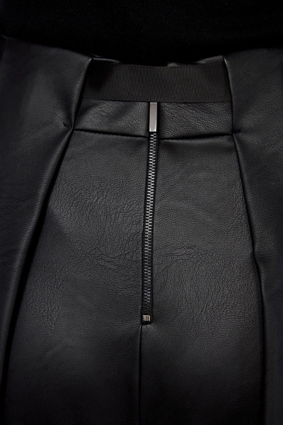 Демисезонная кожаная юбка-карандаш с складками и карманами Klever 225 черный_матовый - фото 11