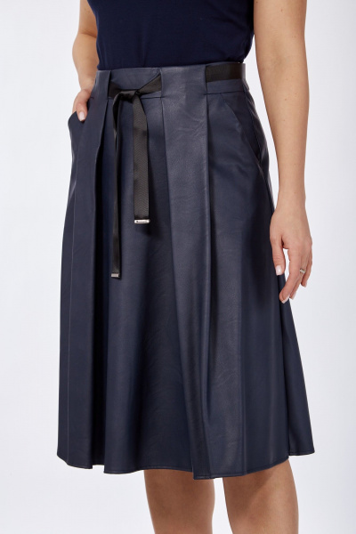 Демисезонная кожаная юбка с карманами и складками Klever 225 синий_матовый - фото 7