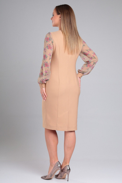 Элегантное бежевое платье с декоративным поясом Angelina & Сompany 964 - фото 4