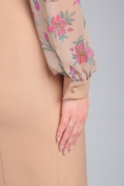 Элегантное бежевое платье с декоративным поясом Angelina & Сompany 964 - фото 10