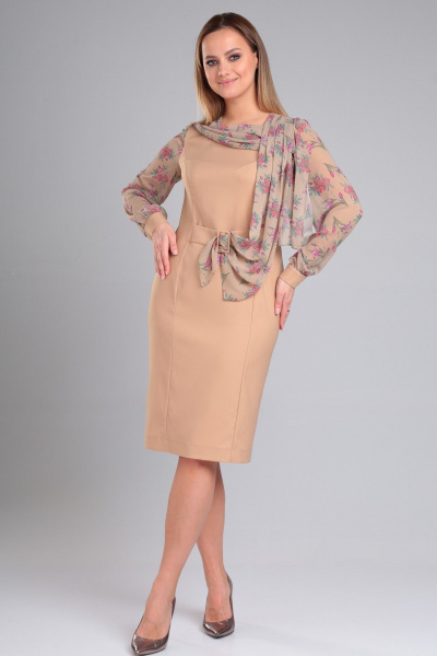 Элегантное бежевое платье с декоративным поясом Angelina & Сompany 964 - фото 1